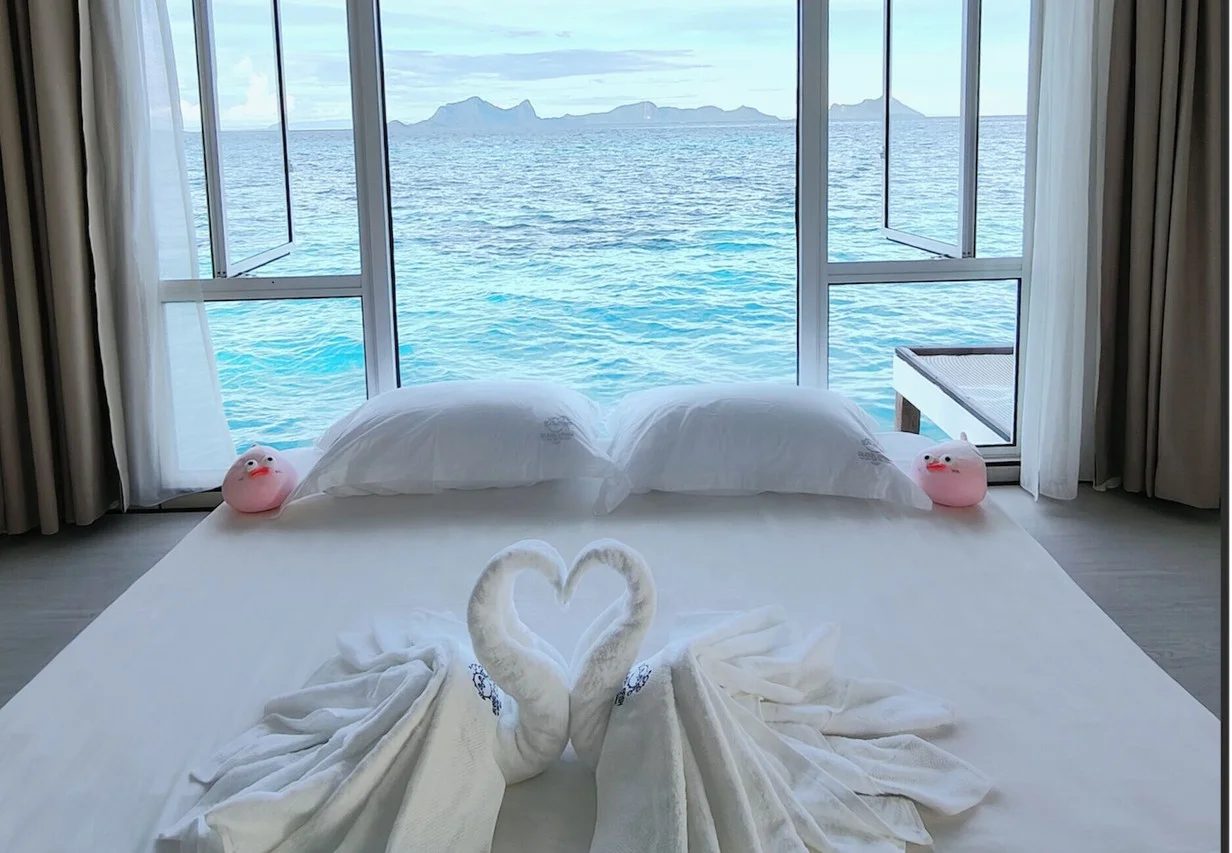 Oceanfront bedroom, Superior Ocean-View Room, Bubblefish Water Villa